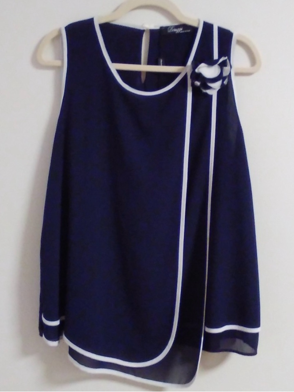 Peruzzi Italy Navy Blue Sleeveless Layered Top White Trim Flower Accent - Size L